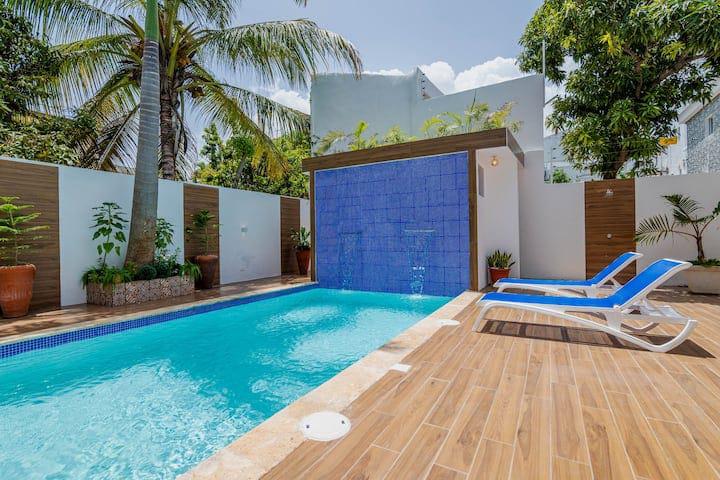 casas - Casa con 5 habitaciones y piscina en Corales del Sur, Santo Domingo Este 4