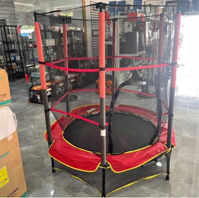 juguetes - Trampolin para niños medidas 126 x 163 cm hasta 220 libras Nuevo 