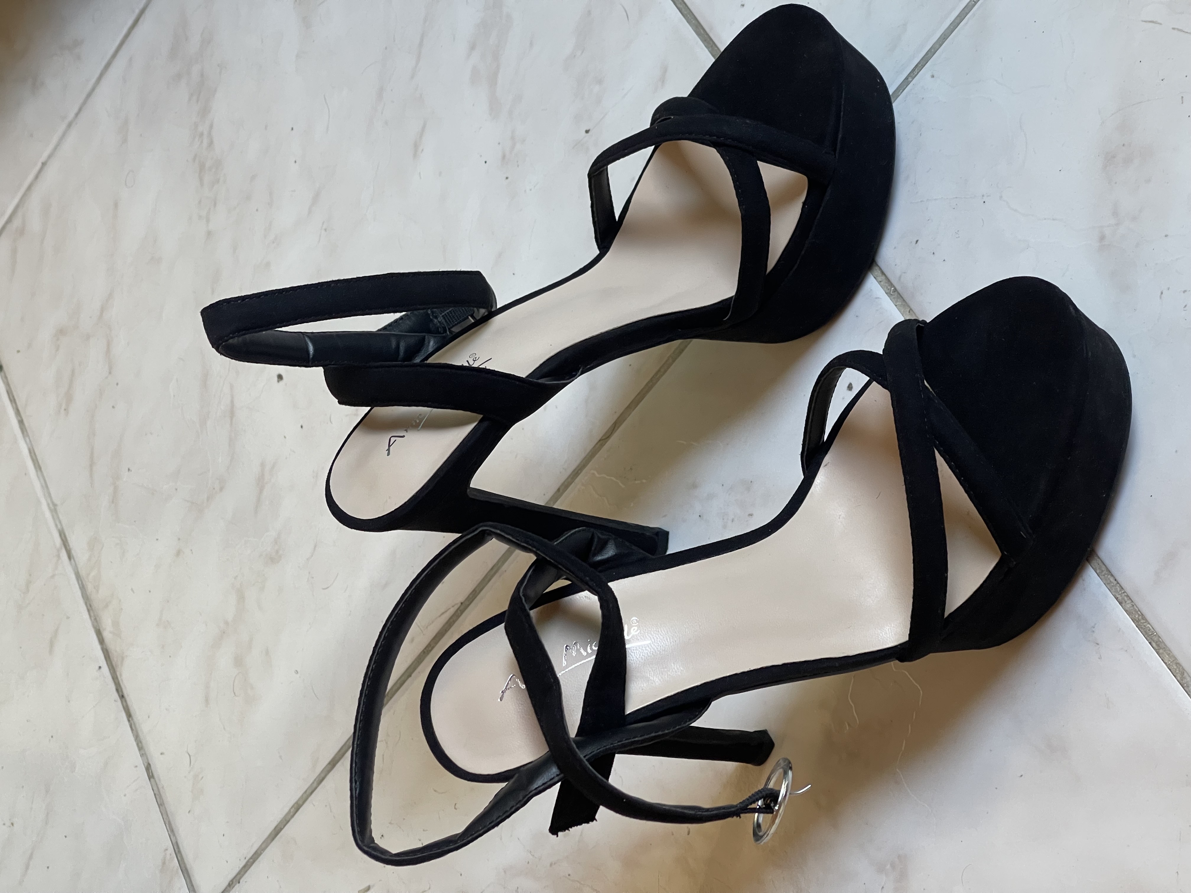 zapatos para mujer - Espectaculares tacones negros nuevos , perfectos si eres talla 39 ó 40 1