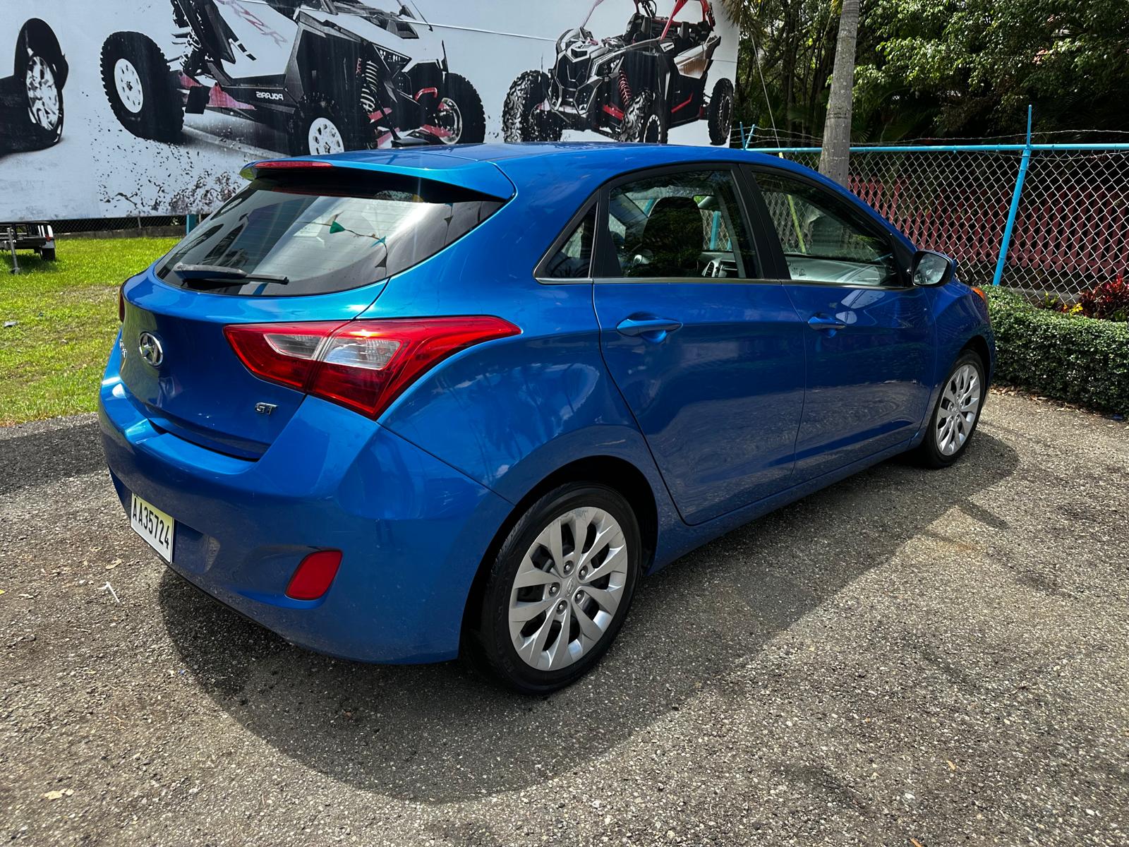 carros - HYUNDAI ELANTRA GT 2017 RD$695,000 3