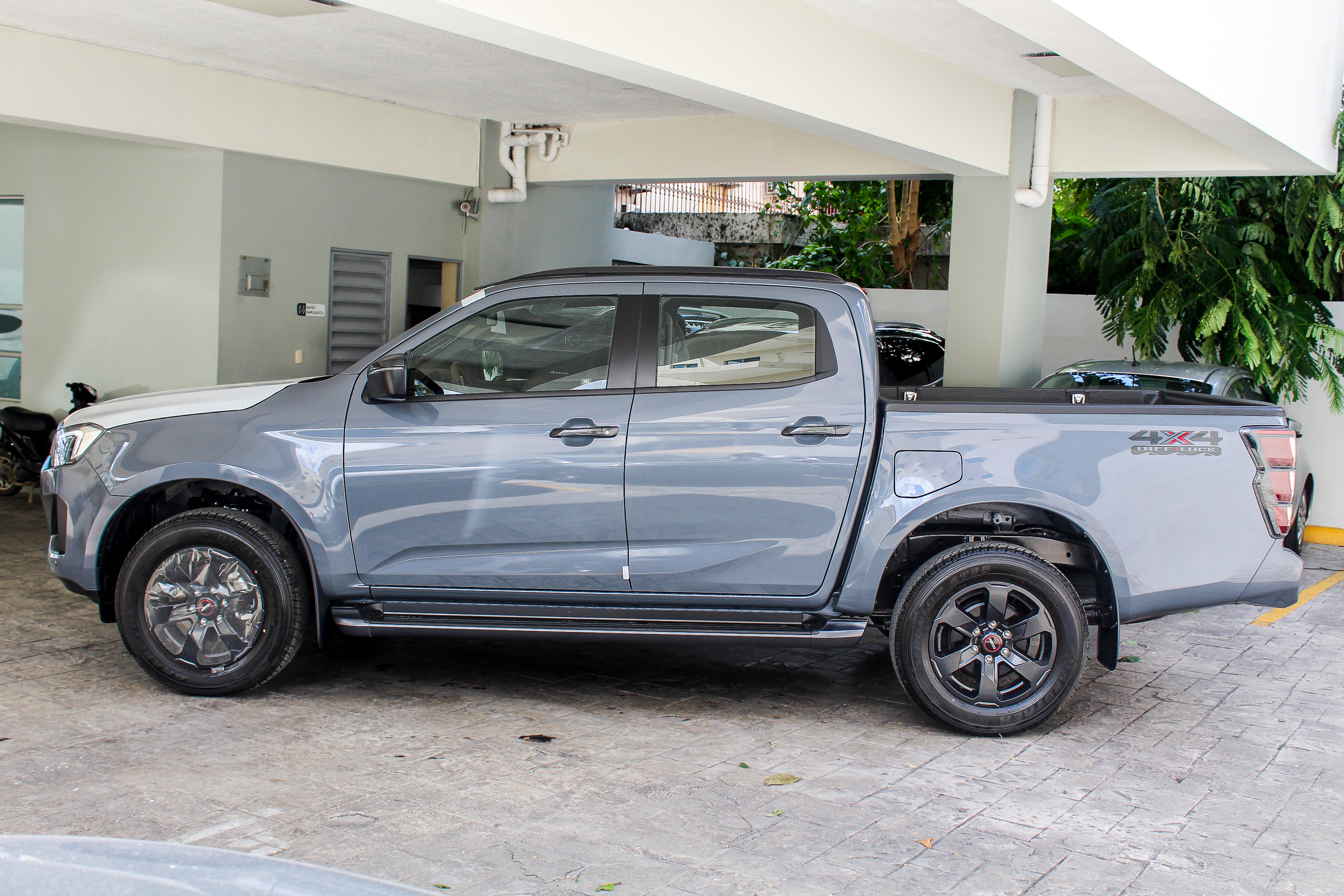 jeepetas y camionetas - Isuzu Dmax Full 2026 Grafito 7