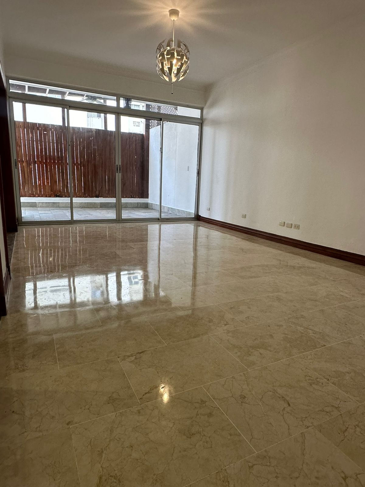 casas - Vendo casa en Los Cacicazgos en US$475,000  