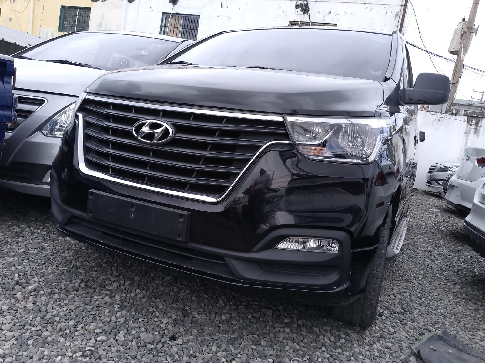 jeepetas y camionetas - HYUNDAI GRAND STAREX 2020 NEGRA DESDE:RD$1,600,100 1