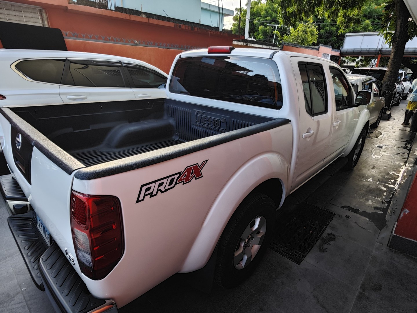 jeepetas y camionetas - NISSAN NAVARA LE 2011 4X4 AUTOMATICA 5