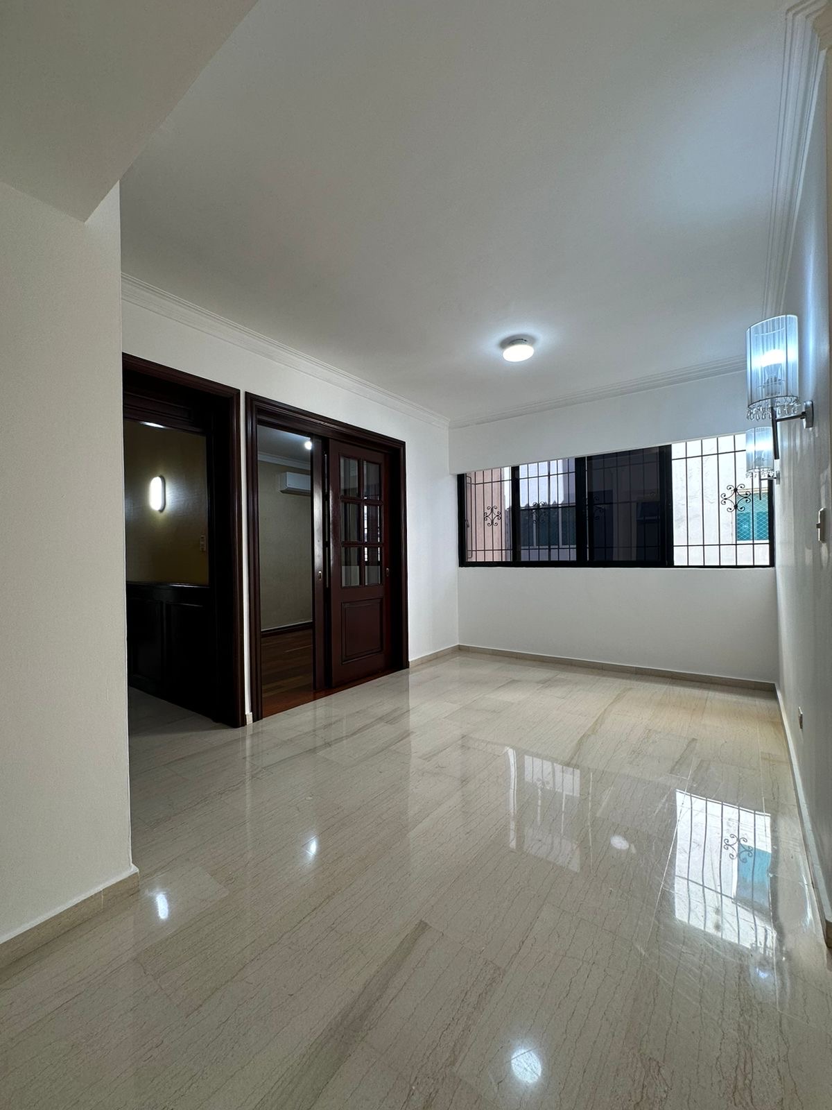 apartamentos - venta de apartamento en la Evaristo morales de 145mts Distrito nacional  8