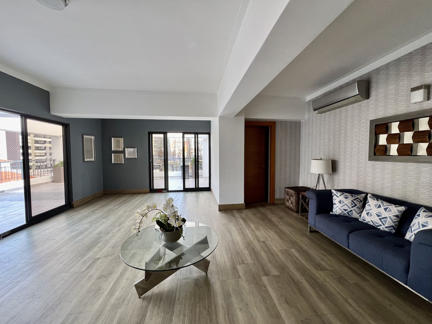apartamentos - Piantini 2da con terraza 2 habitaciones 2 parqueos  2