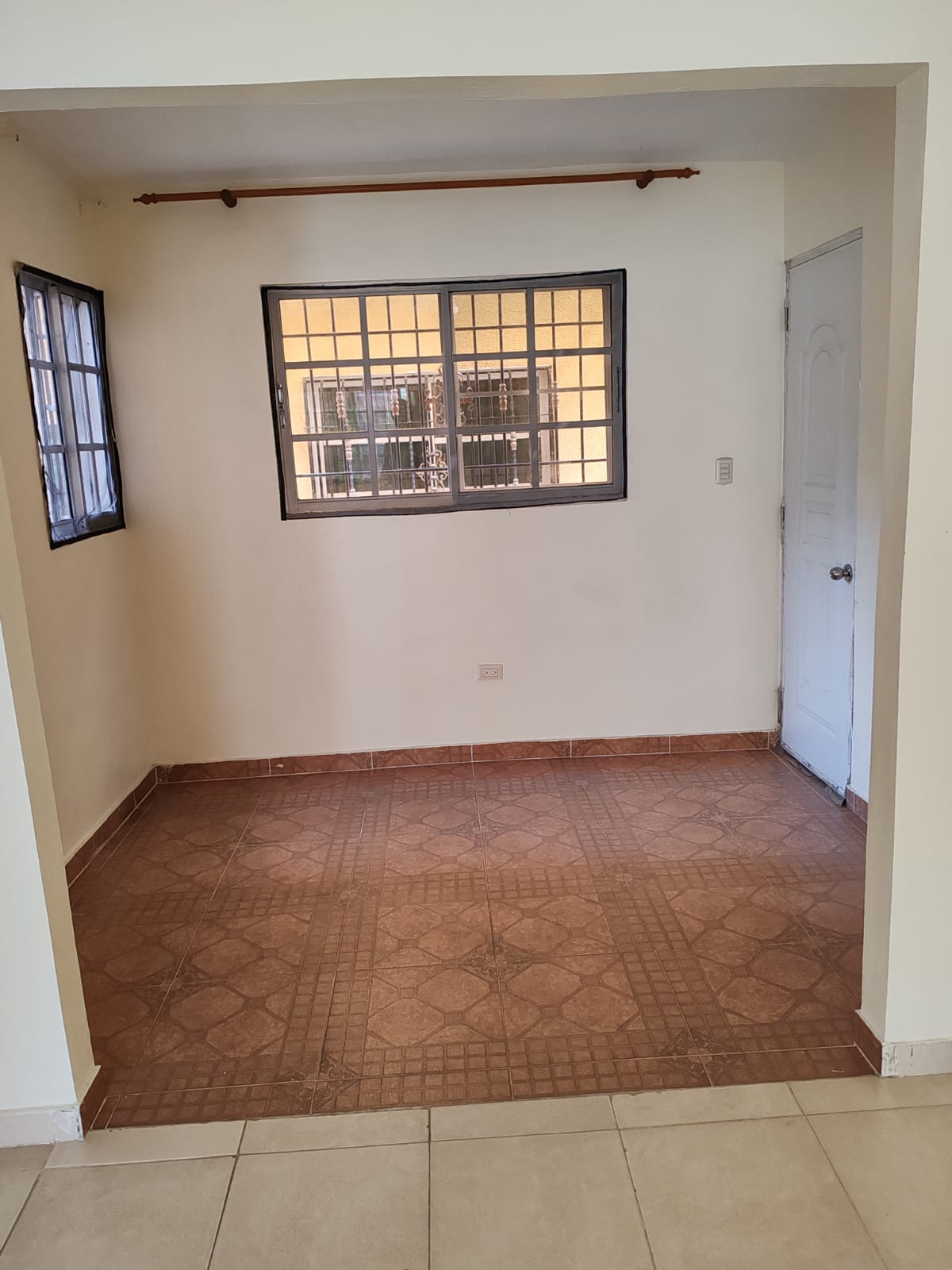 apartamentos - ALQUILO 1ER PISO EN CIUDAD BONITA AV , JACOBO MAJL 3