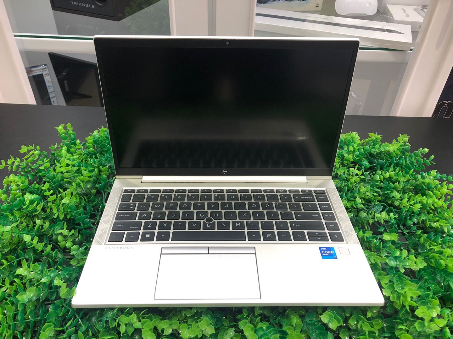 computadoras y laptops - Nueva HP EliteBook i7-11va Generacion 16GB Ram mas 256GB SSD de Almacenamiento 2