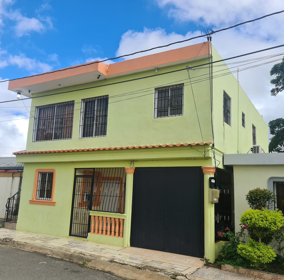 casas - DOS APARTAMENTOS EN UNA CASA;  NEGOCIABLE 2