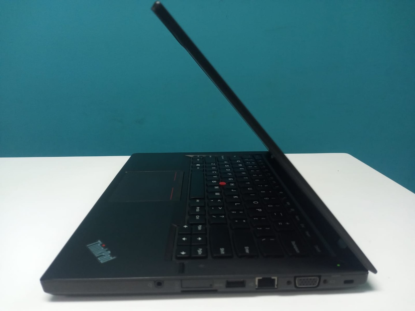 computadoras y laptops - Laptop, Lenovo ThinkPad T440s / 4th Gen, Intel Core i5 / 4GB DDR3 / 128GB SSD
 5