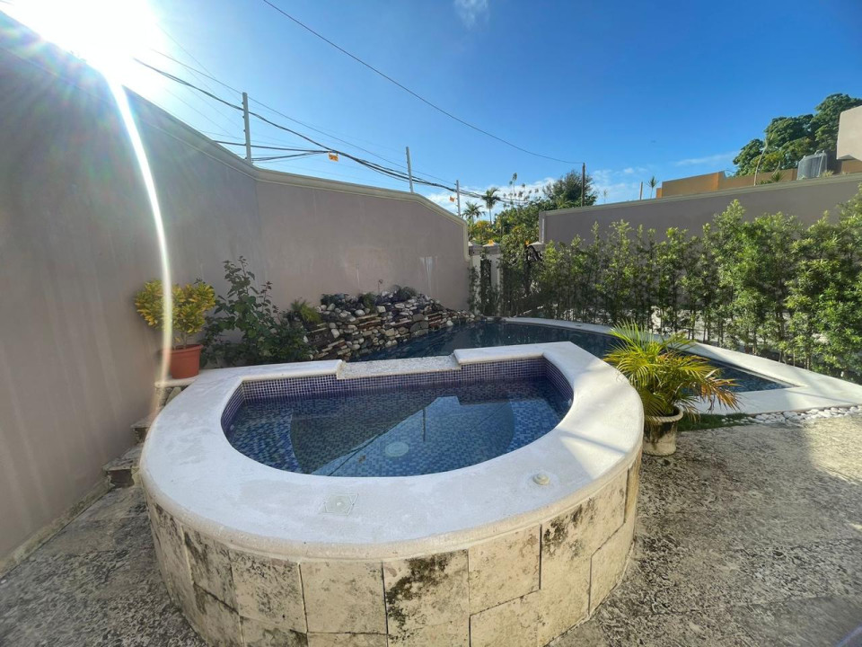 casas - Casa en Venta en Viejo Arroyo Hondo con Piscina 4