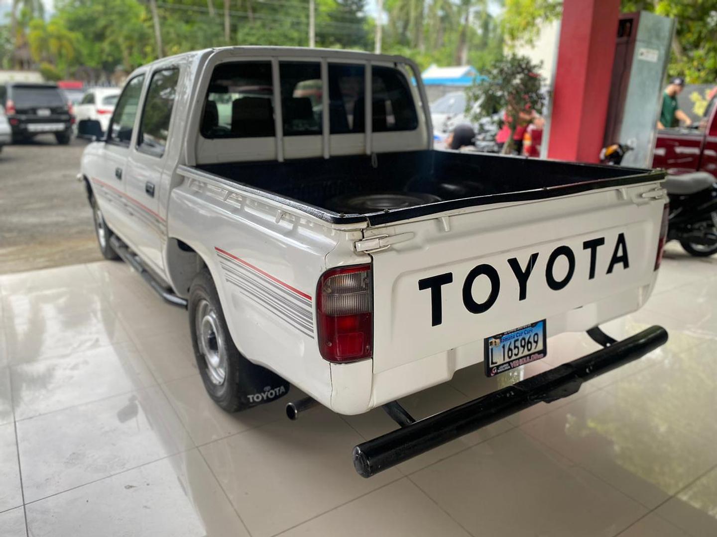 jeepetas y camionetas - TOYOTA HILUX 2000  4