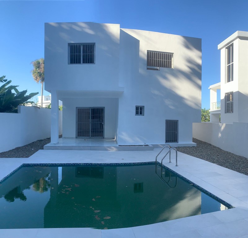 casas - Casa moderna con piscina y buenos espacios con una excelente ubicación  3