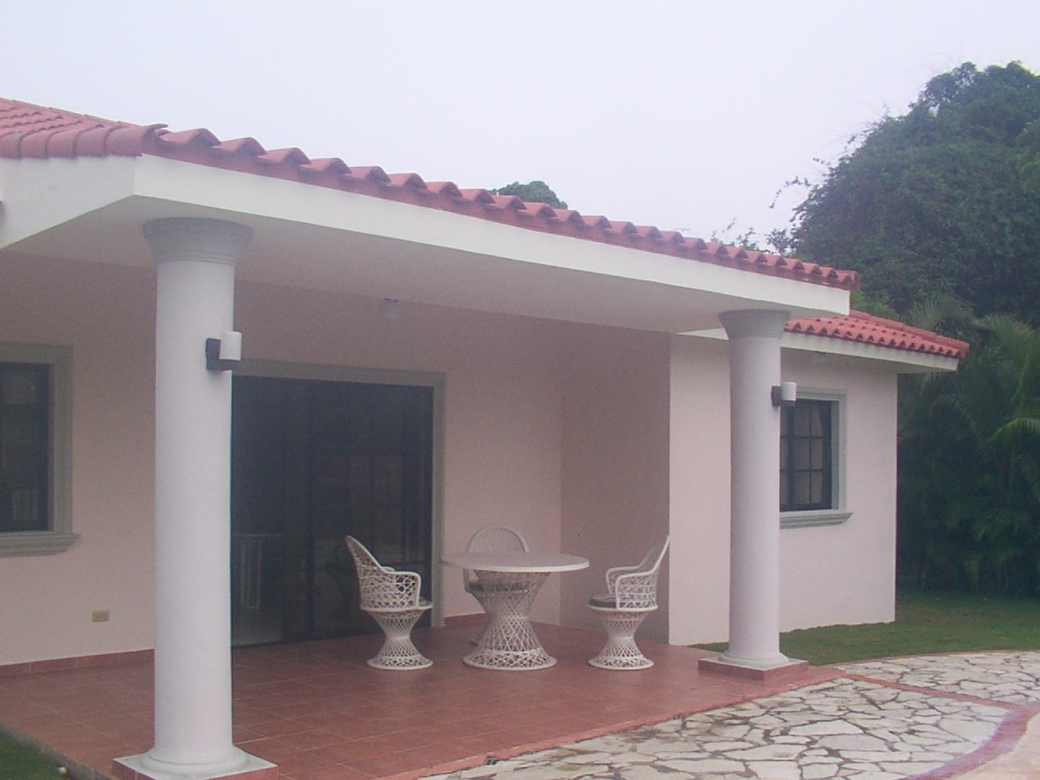 casas vacacionales y villas - villa juan dolio con piscina de oportunidad 1