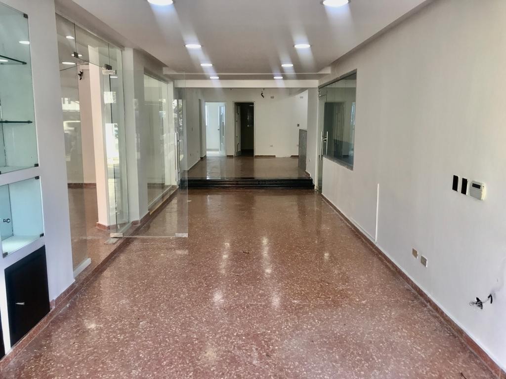 oficinas y locales comerciales - Local Comercial  de 300 MT2 0