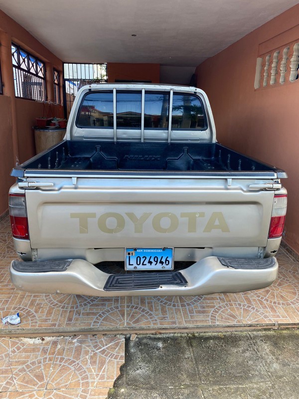 jeepetas y camionetas - Toyota hilux 2003 5