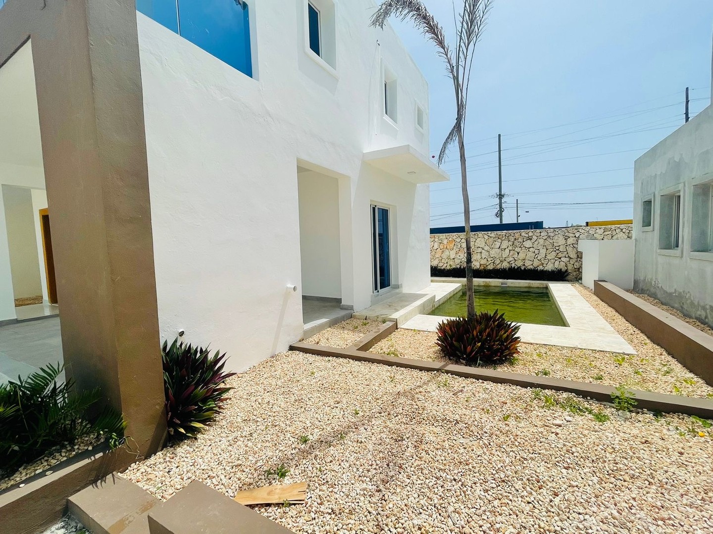 casas - Vendo casa 2 niveles a estrenar en Bavaro-Punta Cana en residencial cerrado  7