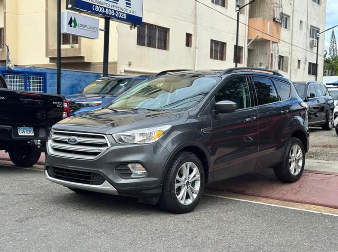 jeepetas y camionetas - Ford escape sel 2018 3