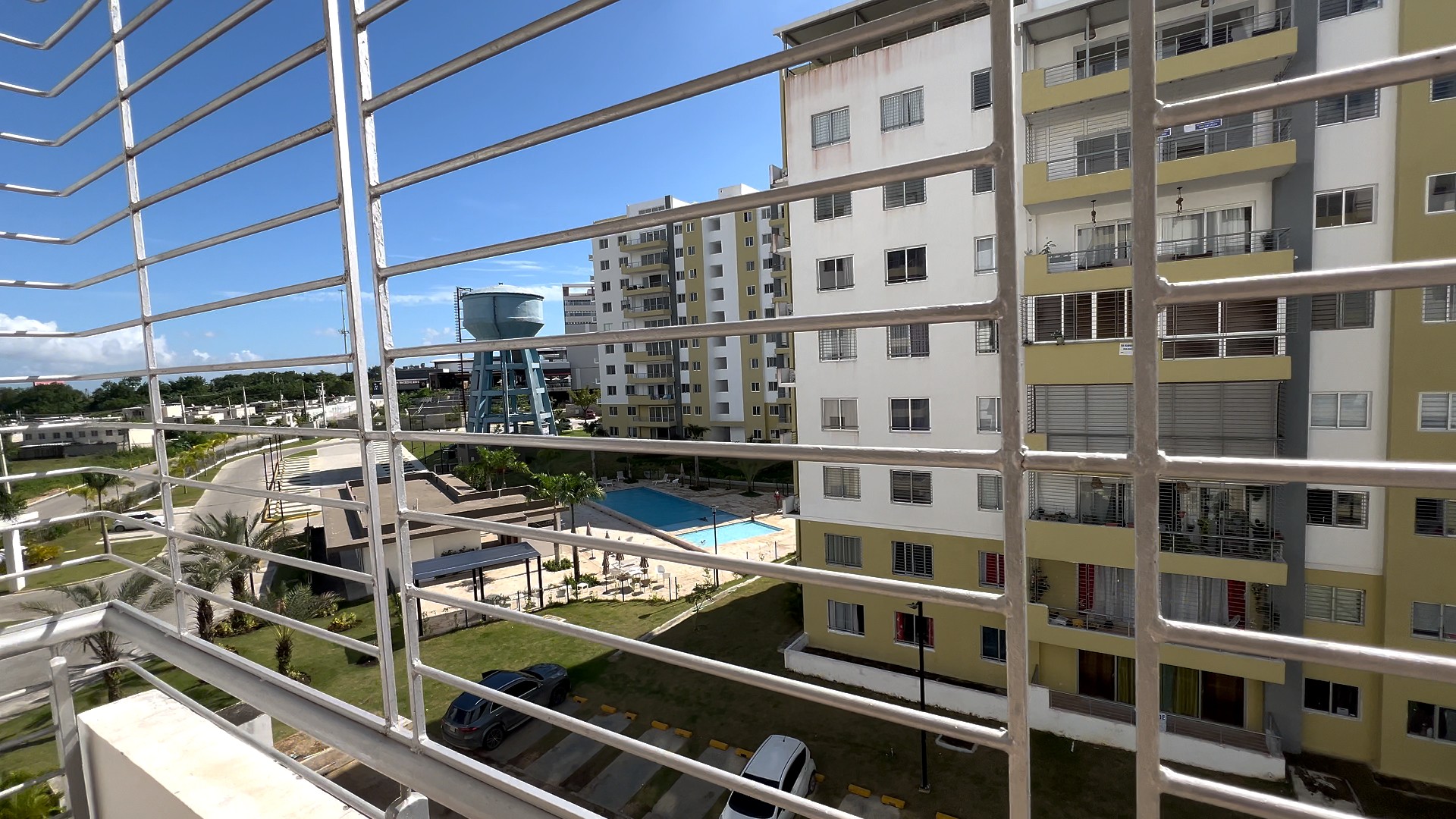 apartamentos - Alquilo Gran apto  en  Colina Centro en Santo Domingo Norte. 4 hab, 2 parqueos 3