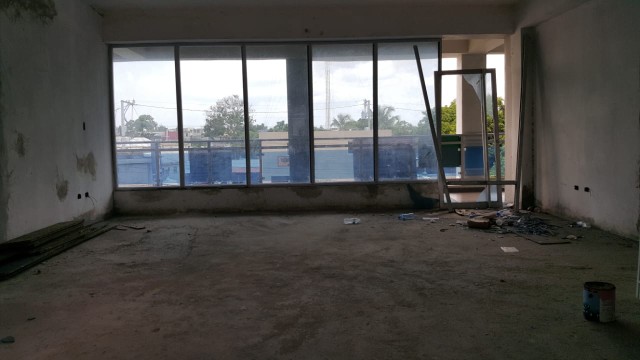 oficinas y locales comerciales - Local comercial  Arroyo hondo 58 mts  3er piso  próximo al jardín botánico