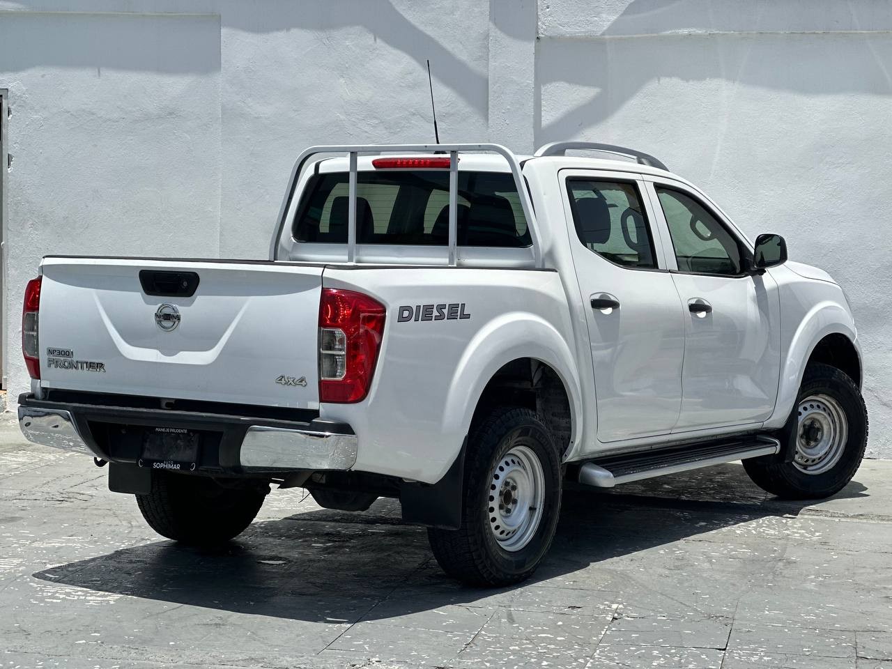 jeepetas y camionetas - NISSAN FRONTIER NP300 4X4 2019SANT.DOM MOTOR 4