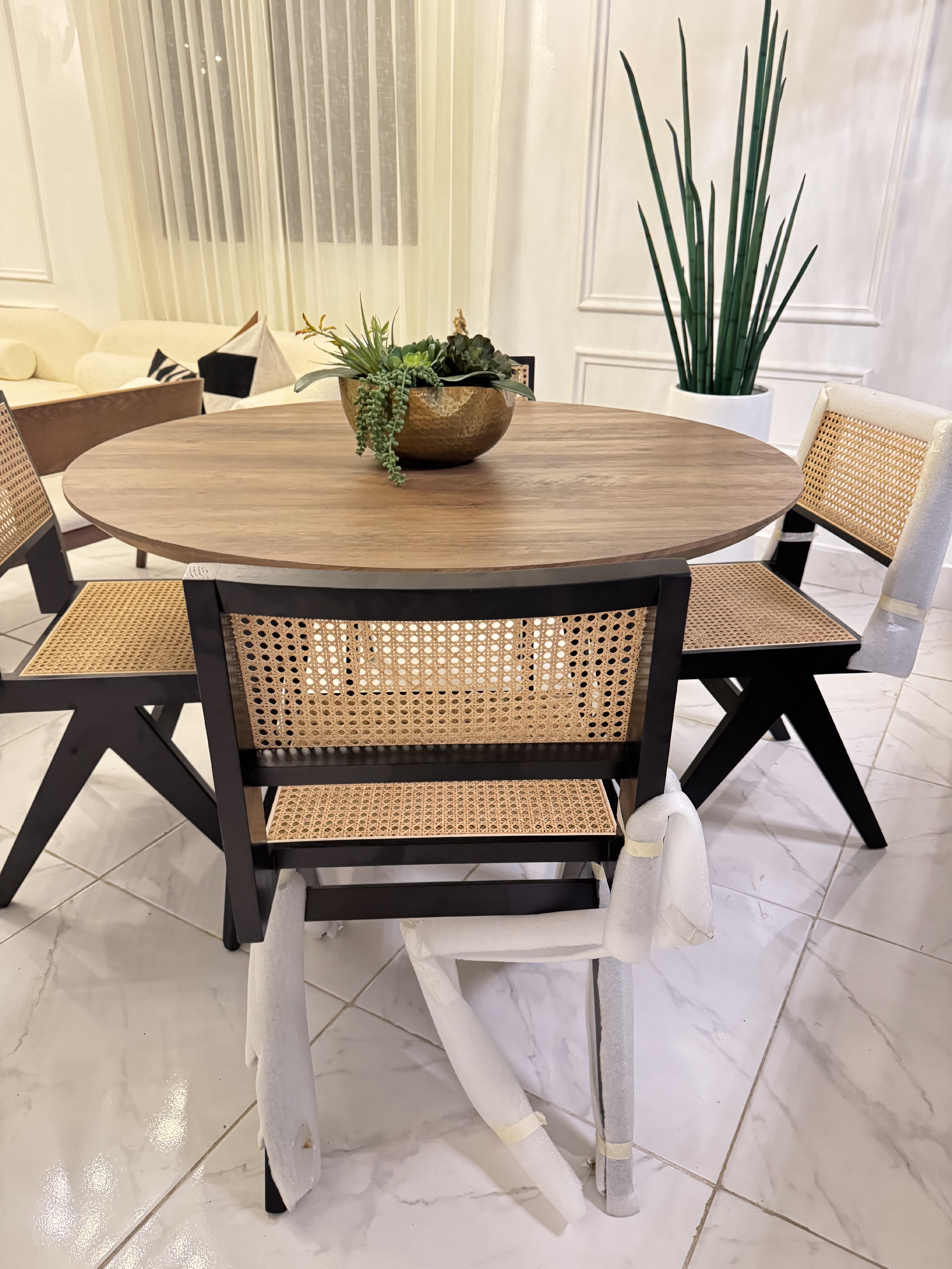 muebles y colchones - comedor de 4 sillas en pajilla y roble marca Ashley  3