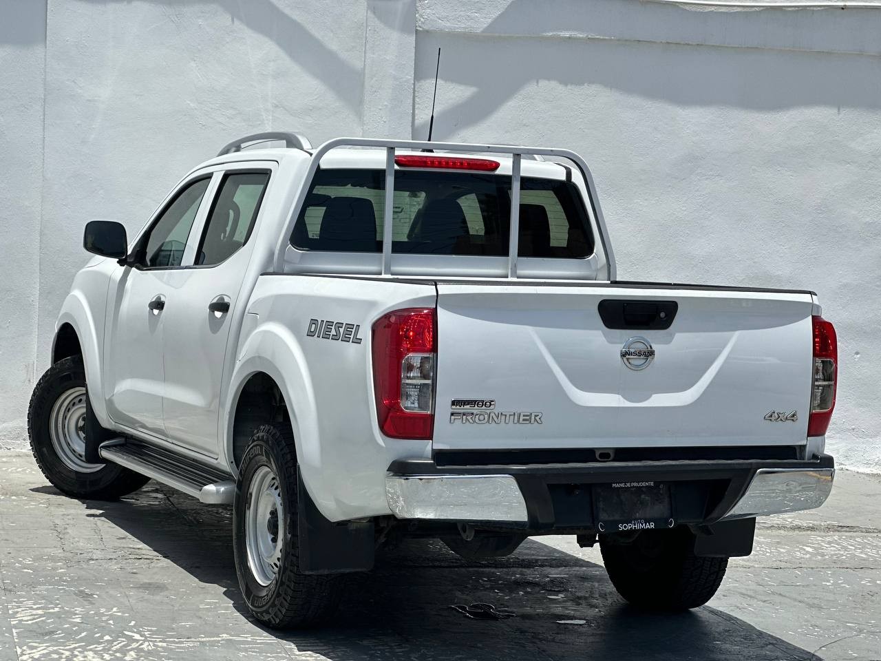 jeepetas y camionetas - NISSAN FRONTIER NP300 4X4 2019SANT.DOM MOTOR 5