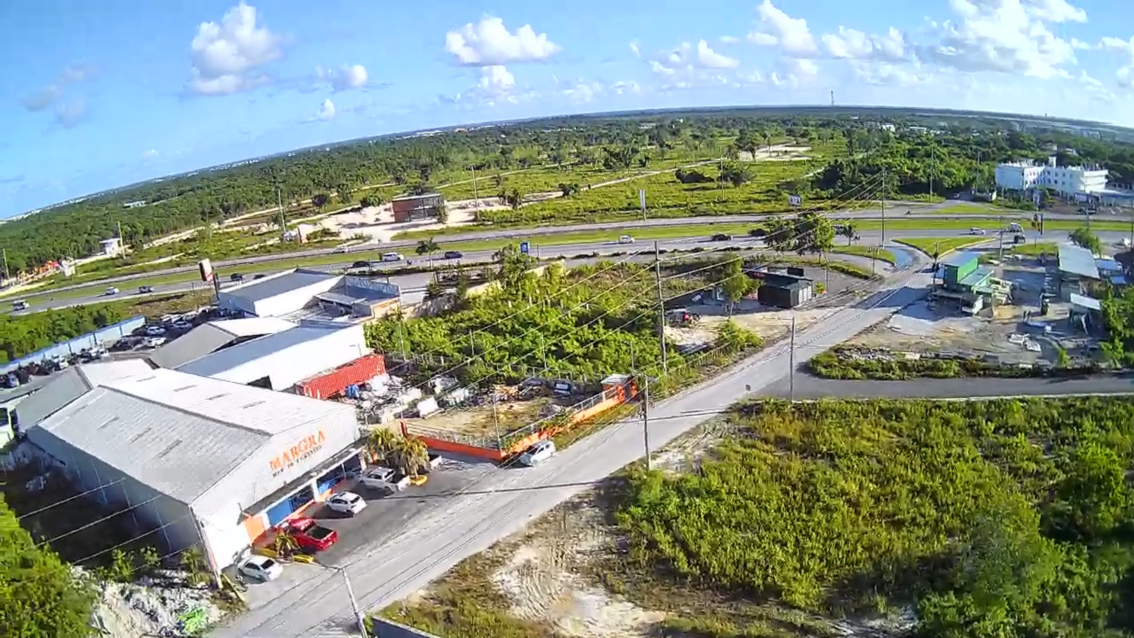 oficinas y locales comerciales - Se rentan naves industriales y comerciales en el boulevard de bávaro punta cana  2