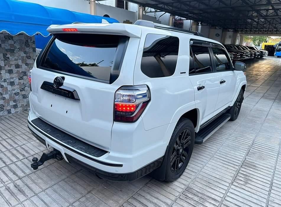 jeepetas y camionetas - 2019 Toyota 4Runner Nightshade tres fila de asientos Americana Clen Carfax. 2