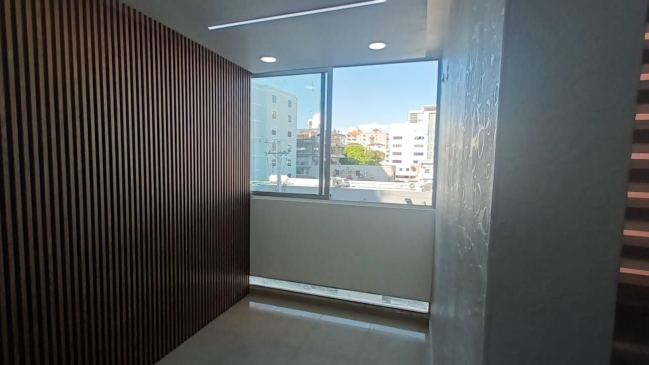 oficinas y locales comerciales - Ensanche Quisqueya 3er piso 107m2 1 parqueo  3