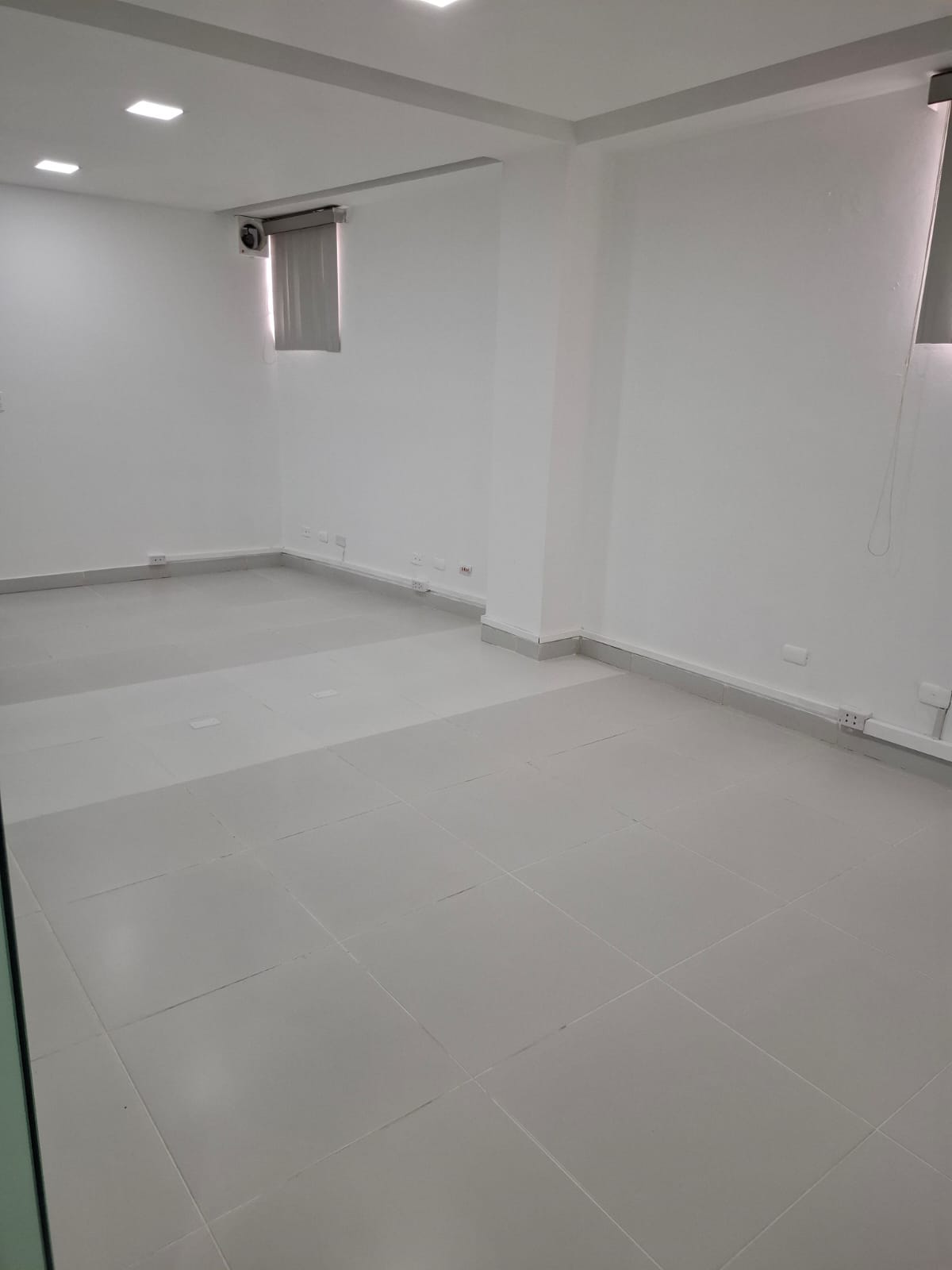 oficinas y locales comerciales - Local 73 mts 3er piso para oficina en arroyo hondo 7