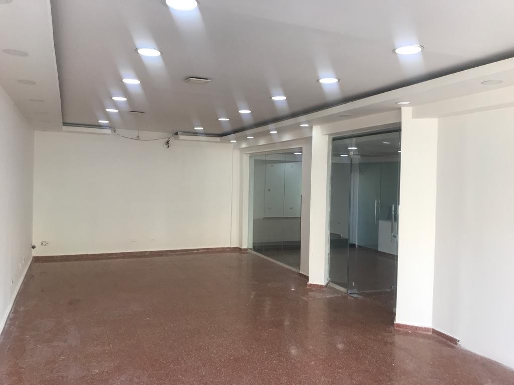 oficinas y locales comerciales - Local Comercial  de 300 MT2 3