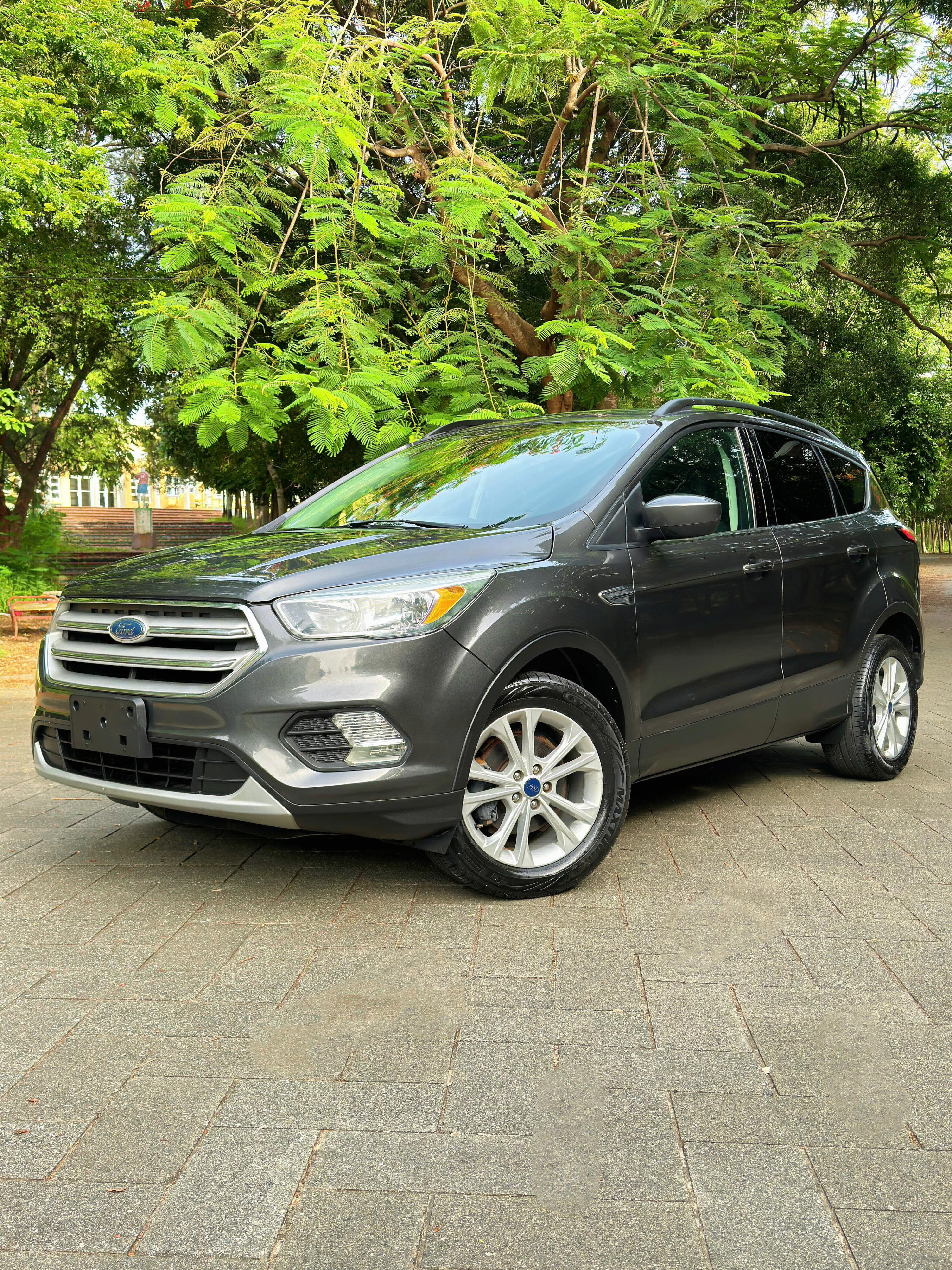 jeepetas y camionetas - Excelente condiciones Ford escape se 2018  2