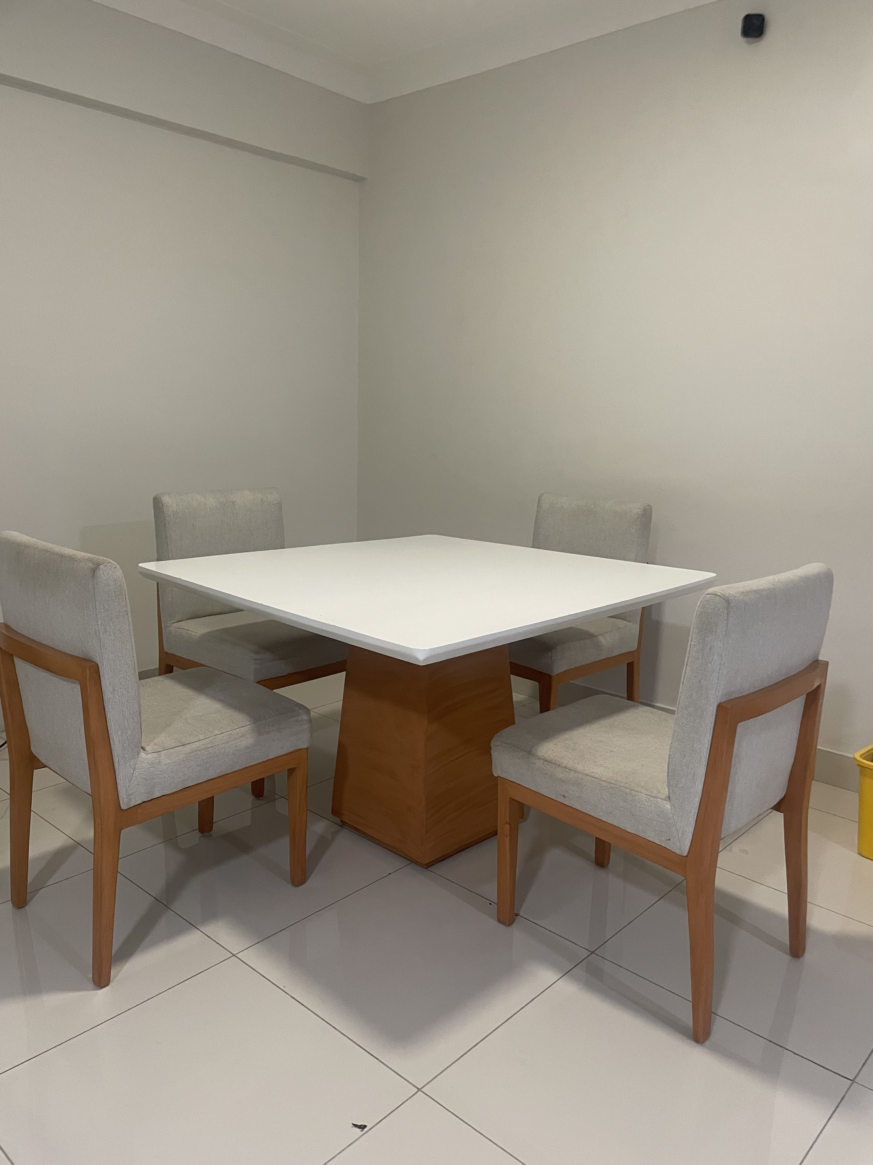 muebles y colchones - Comedor de 4 sillas Pino Americano 1