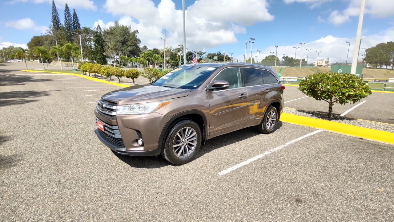 jeepetas y camionetas - Toyota higlander xle 2018 8