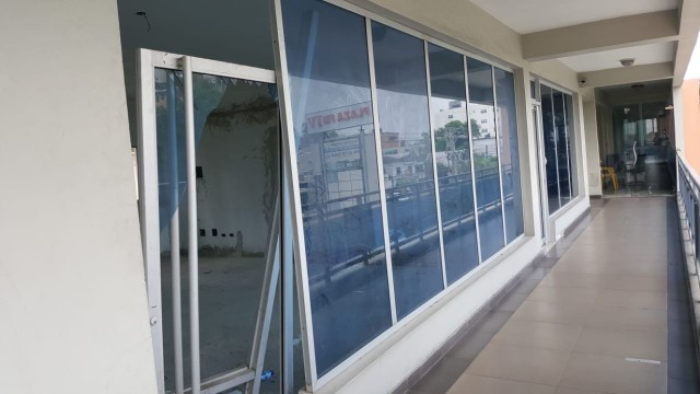 oficinas y locales comerciales - Local comercial  Arroyo hondo 58 mts  3er piso  próximo al jardín botánico 3