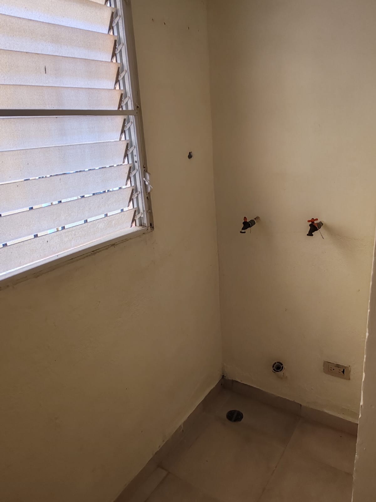 apartamentos - ALQUILO 1ER PISO EN CIUDAD BONITA AV , JACOBO MAJL 8