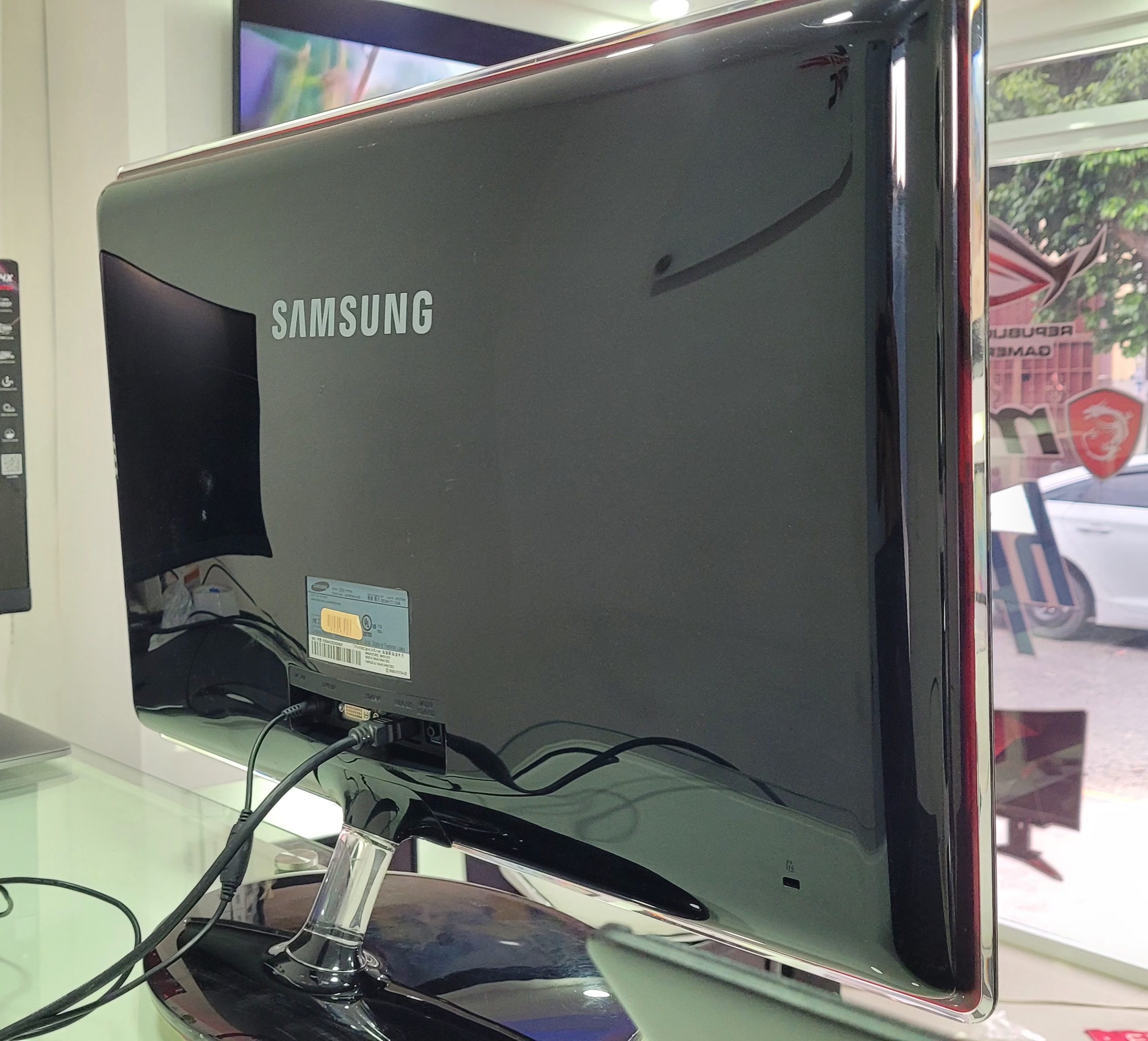 computadoras y laptops - monitor Samsung de 27 Pulg Full 1080p trae hdmi 3