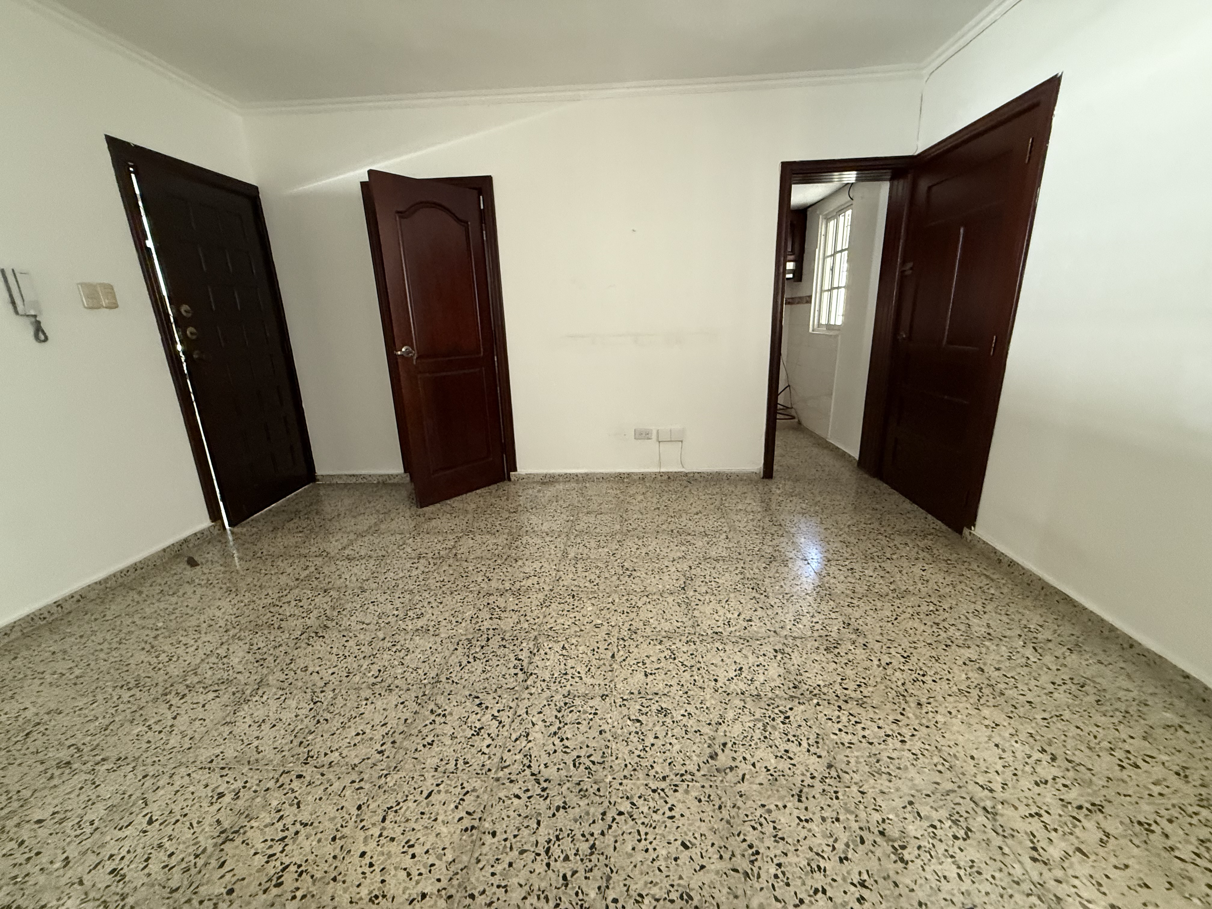apartamentos - Alquiló naco primer nivel 32 mil pesos una hab 1.5 4