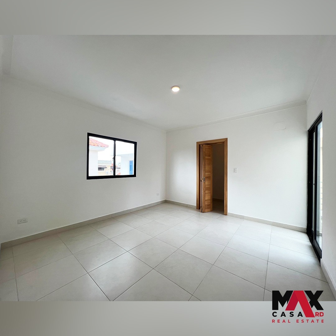 casas - CASA DE 3 NIVELES EN VENTA UBICADA E MIRADOR DEL ESTE, SANTO DOMINGO ESTE 4