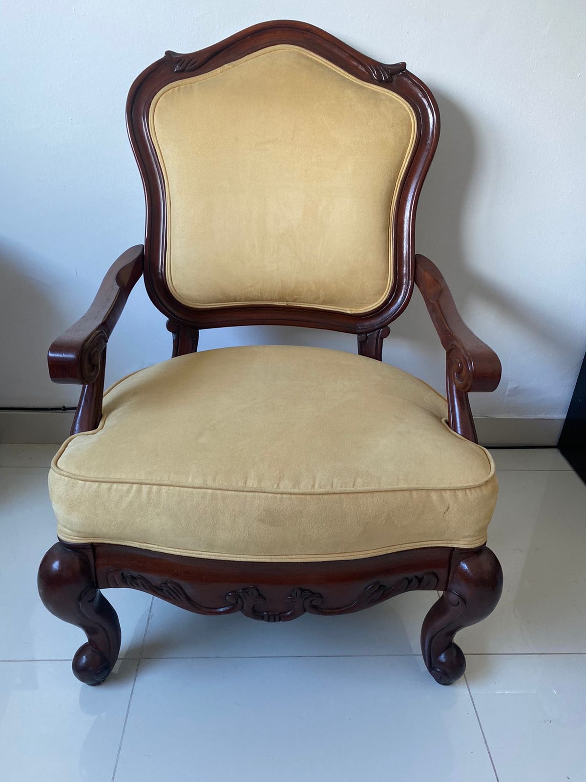 muebles y colchones - VENDO 2 HERMOSAS Y ELEGANTES BUTACAS EN CAOBA