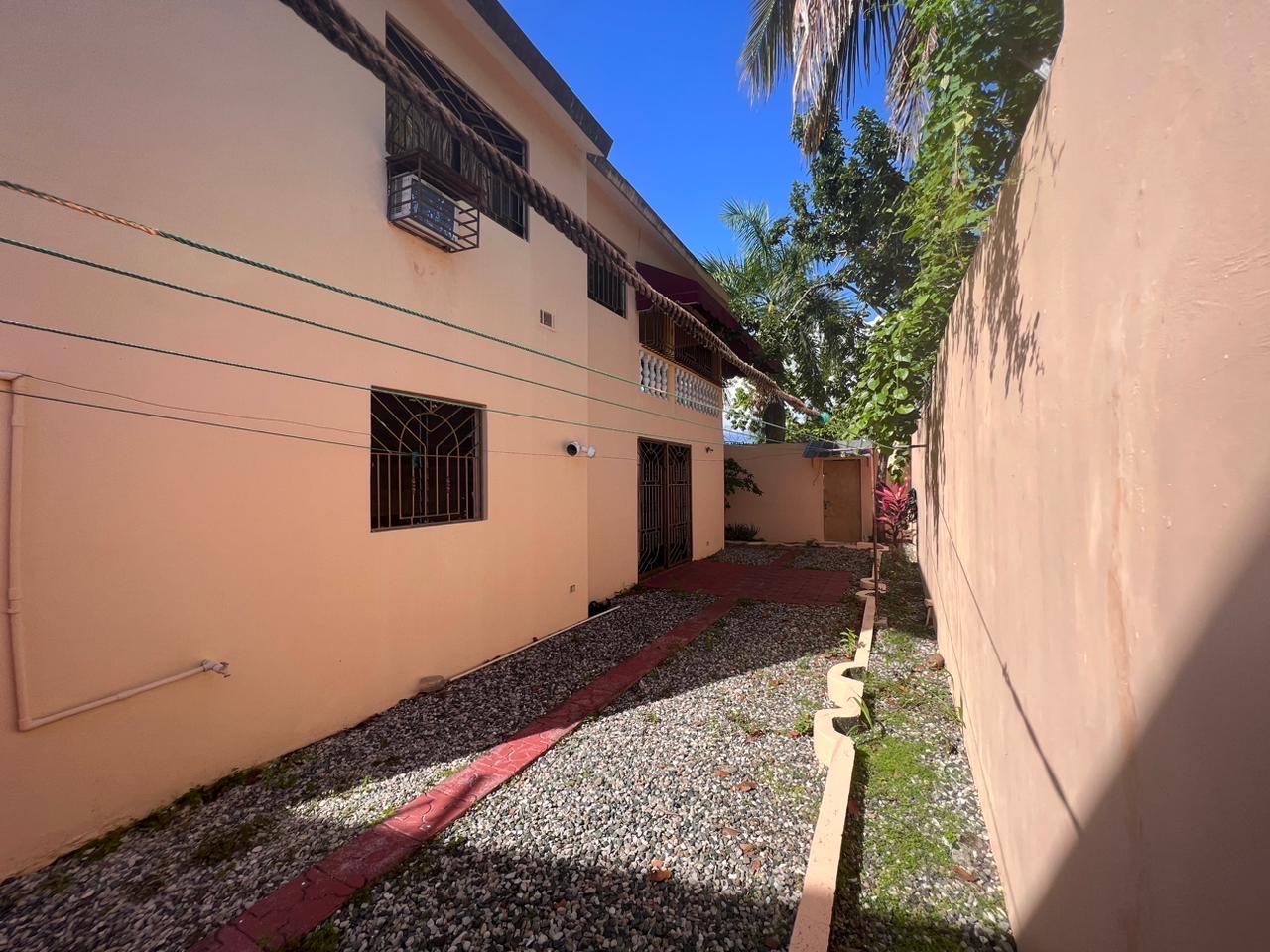 casas - venta de casa en amapola santo Domingo este con 338mts  4