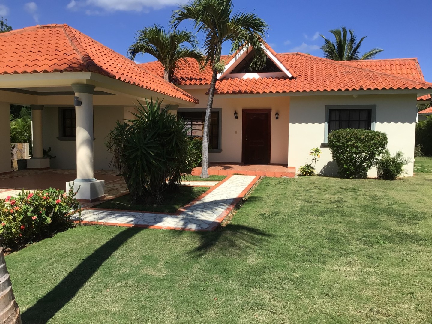 casas vacacionales y villas - villa juan dolio con piscina de oportunidad 9