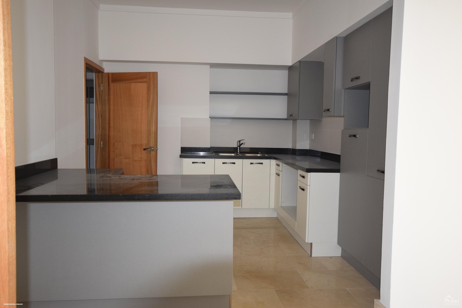 apartamentos - Apartamento en venta Piantini, 6to piso
En buena zona de Piantini, 137mts2 de co 6