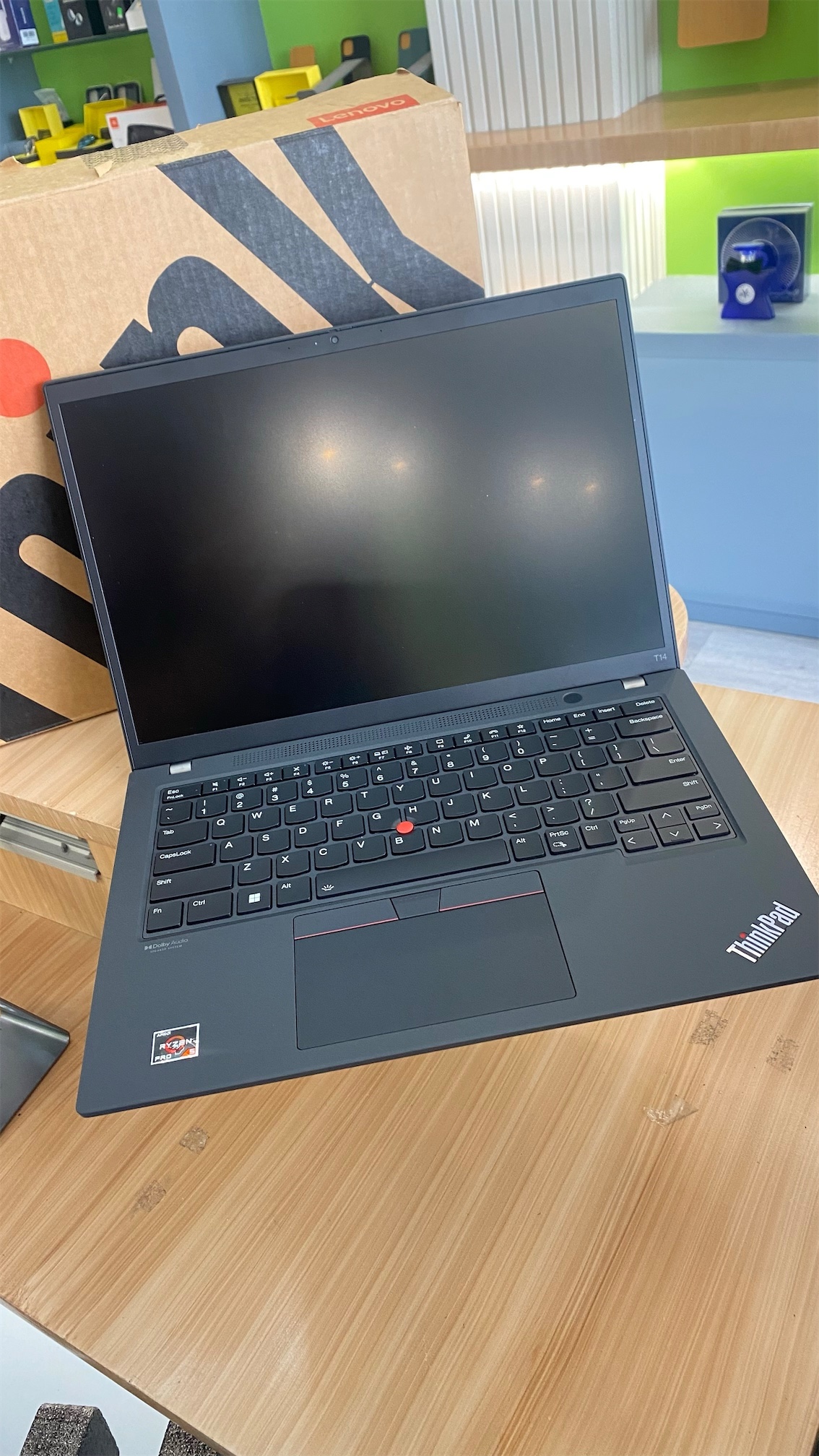 computadoras y laptops - Laptop lenovo think pad AMD RYZEN 5 pro 14 pulgadas 16Gb de ram y 512GB SSD 1