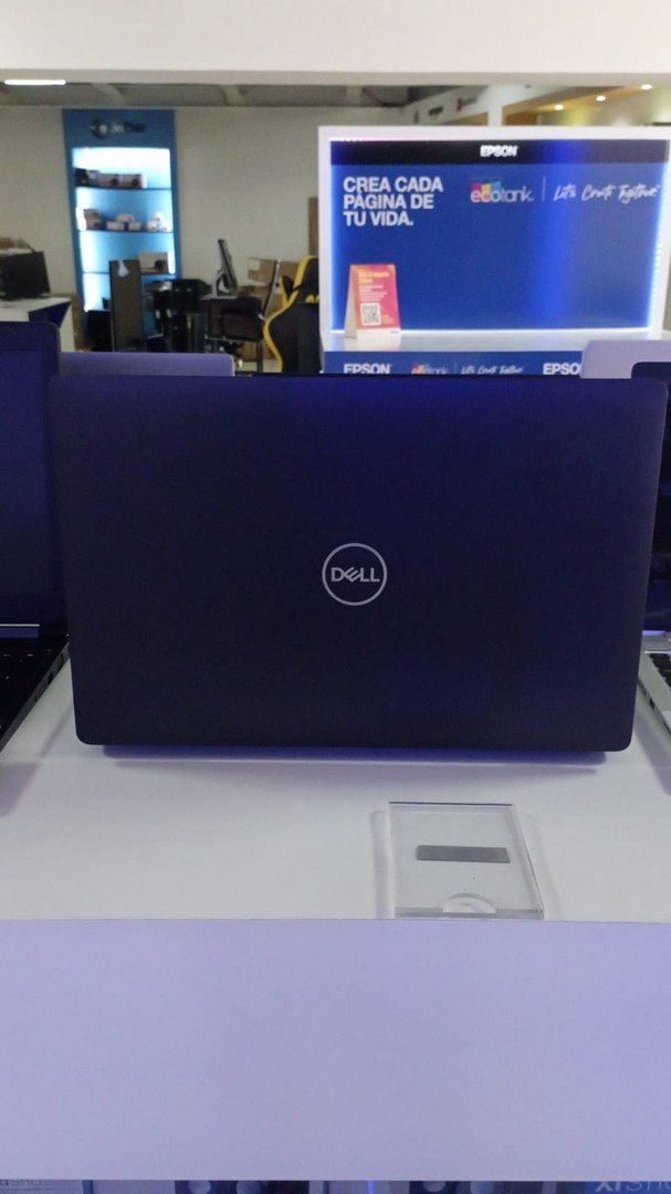 computadoras y laptops - Laptop Dell precision 3541 7 9th 16GB 512GB ssd RFB  1