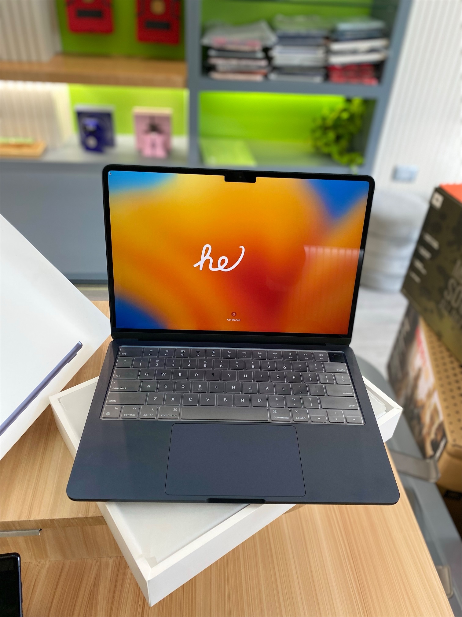 computadoras y laptops - MacBook Air M2 13 pulgada 8Gb de ram 256Gb SSD nueva open box
