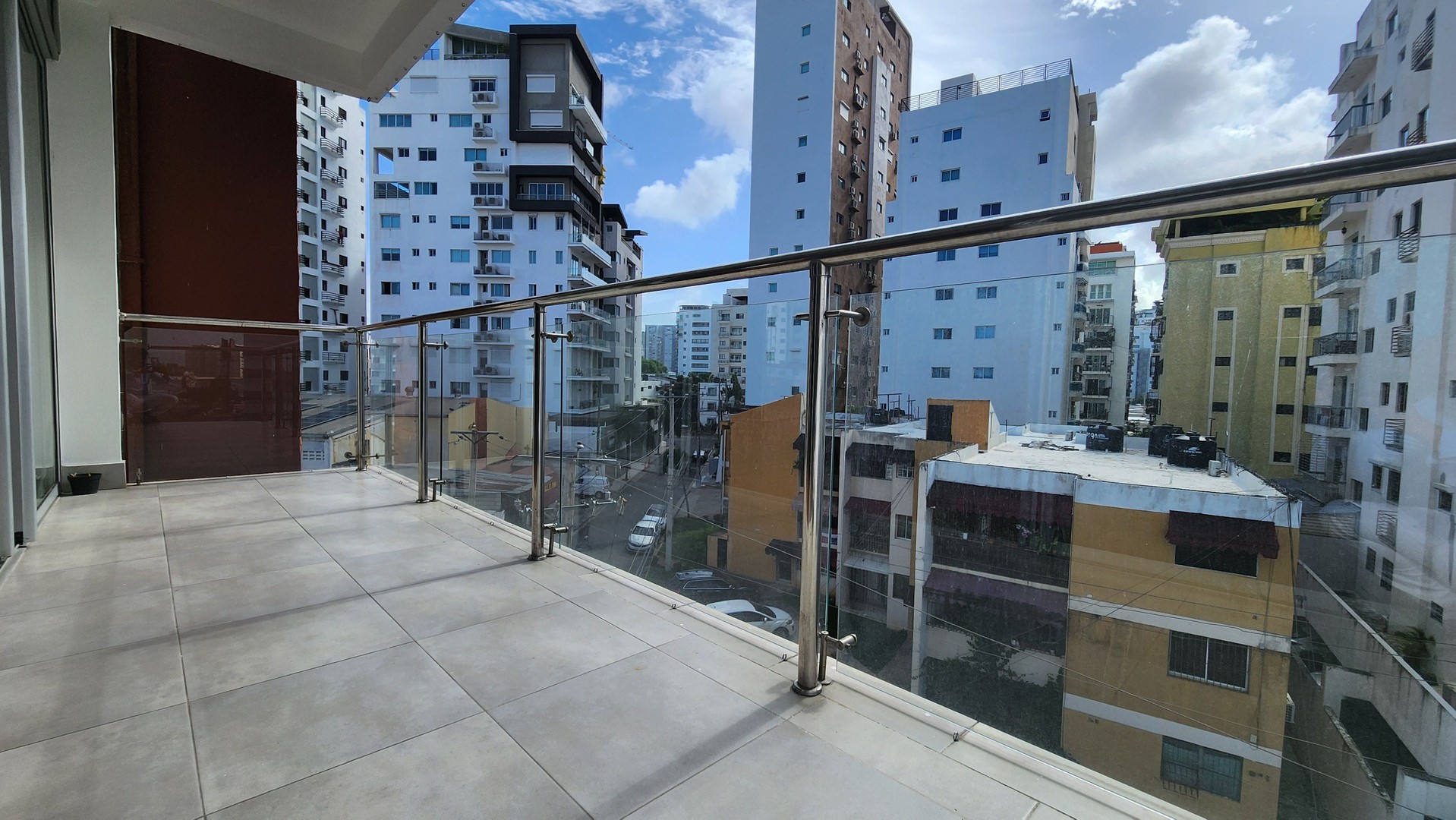 apartamentos - Serralles piso 4 balcon 3 habitaciones 3.5 banos 2 parqueos 
