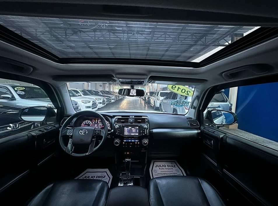 jeepetas y camionetas - 2019 Toyota 4Runner Nightshade tres fila de asientos Americana Clen Carfax. 5