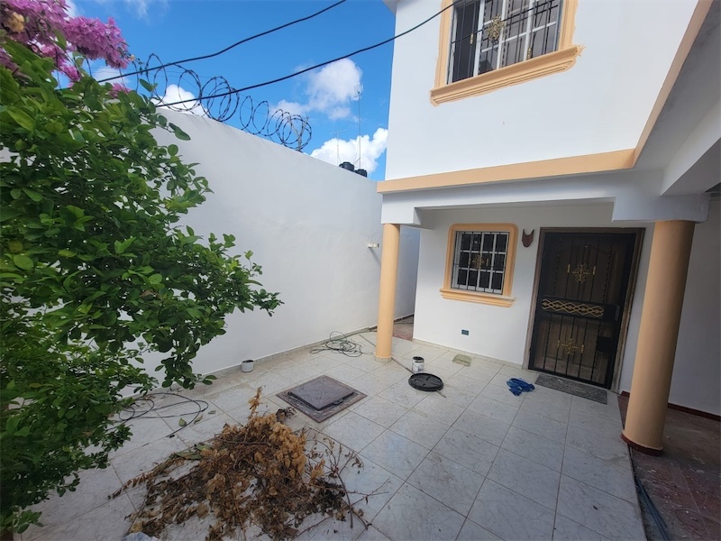 casas - Venta de casa de 250mts en Alma Rosa 2 Santo Domingo este  6